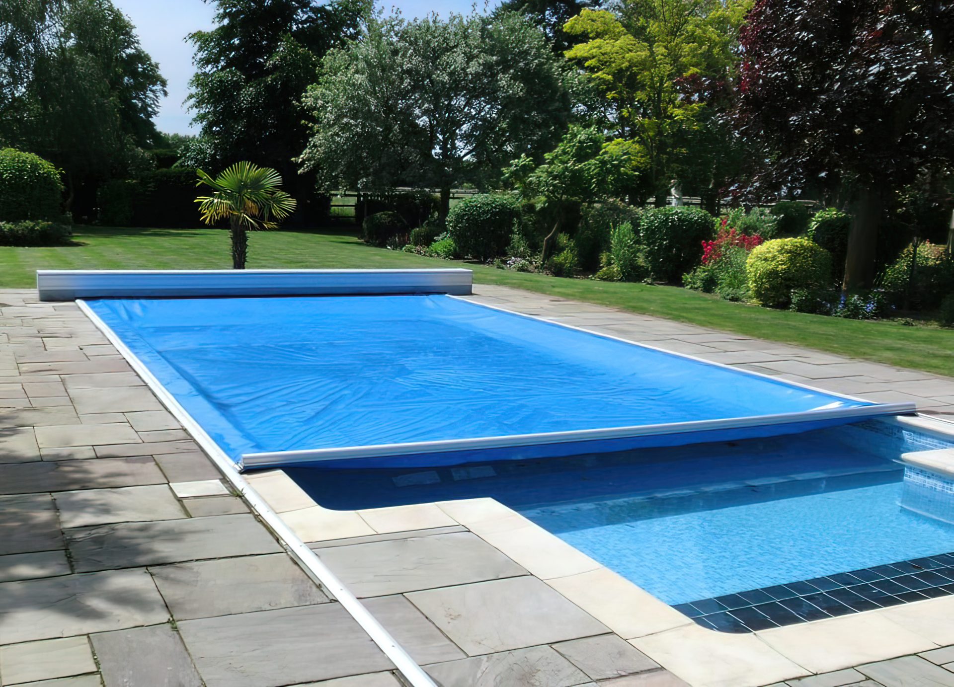 automatic-pool-covers-vancouver and kelowna