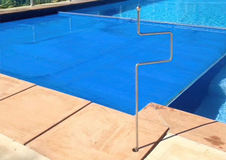 Read more about the article A Retractable Pool Cover In North Vancouver