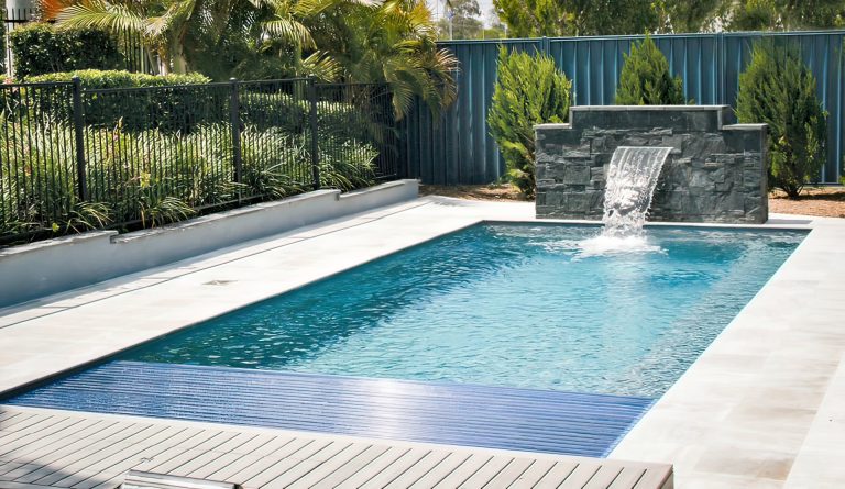 Read more about the article New Polycarbonate Hard Pool Cover On Hidden Tracks In Kelowna