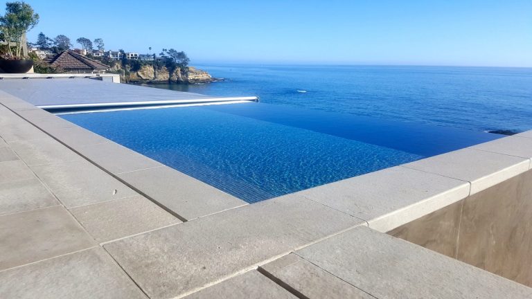 Read more about the article Retractable Infinity Edge Pool Cover In North Vancouver