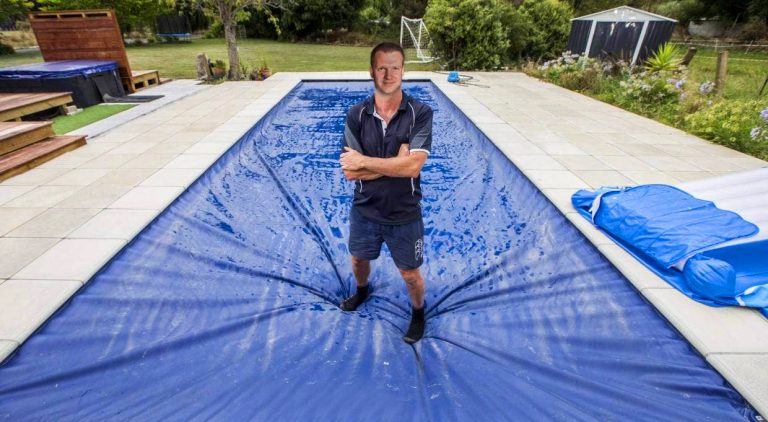 can you stand on an automatic pool cover