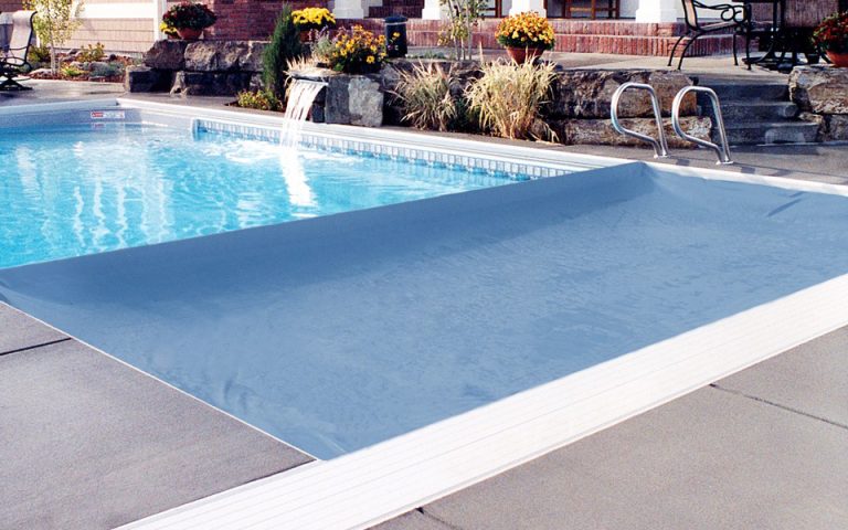Read more about the article Selecting the Perfect Pool Cover: A Comprehensive Guide
